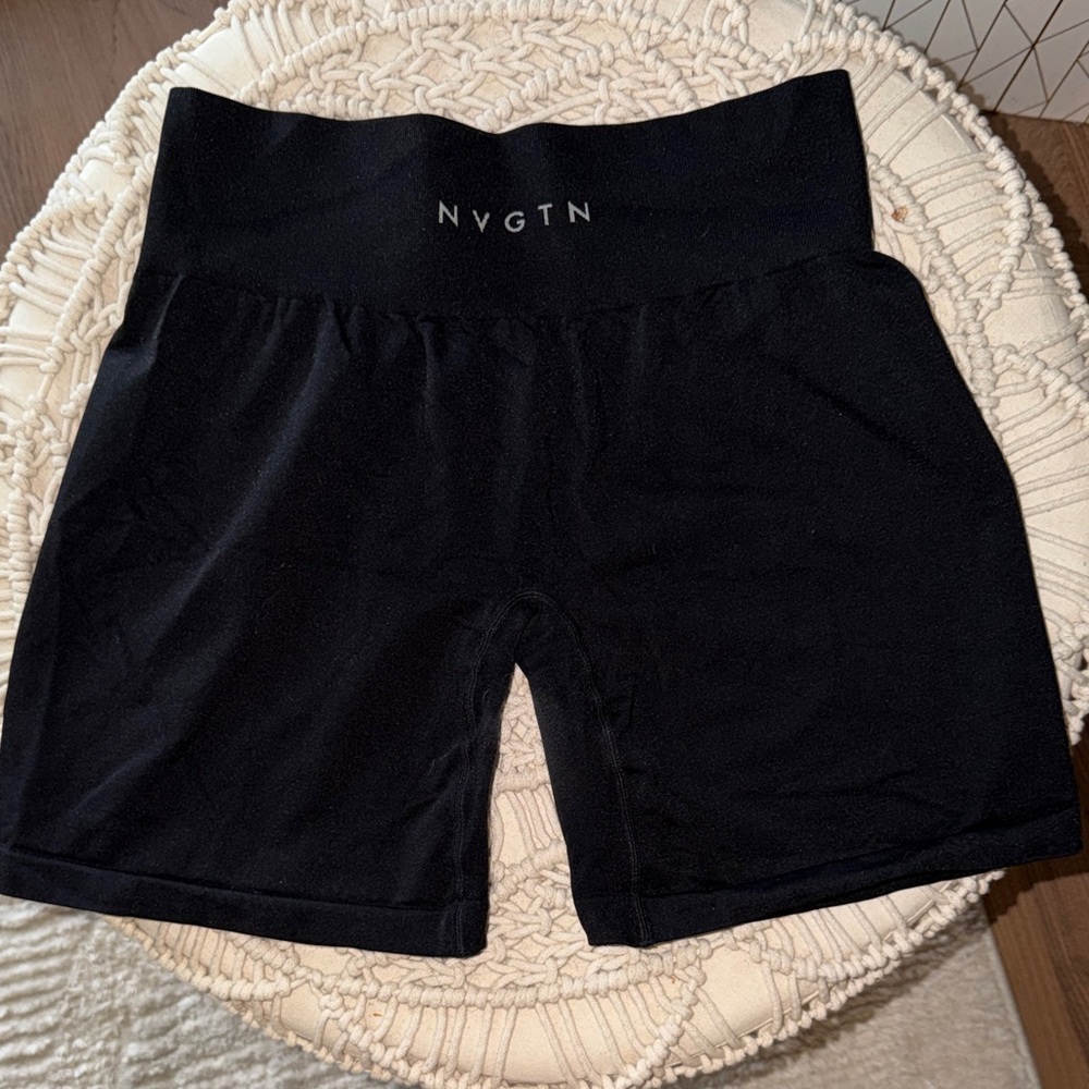NVGTN Women's Solid Seamless Black Shorts